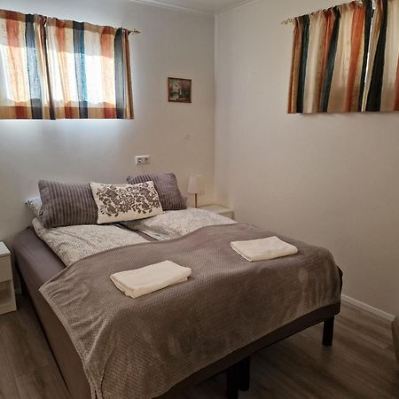 Husid Guesthouse Рейкхолт Екстериор снимка