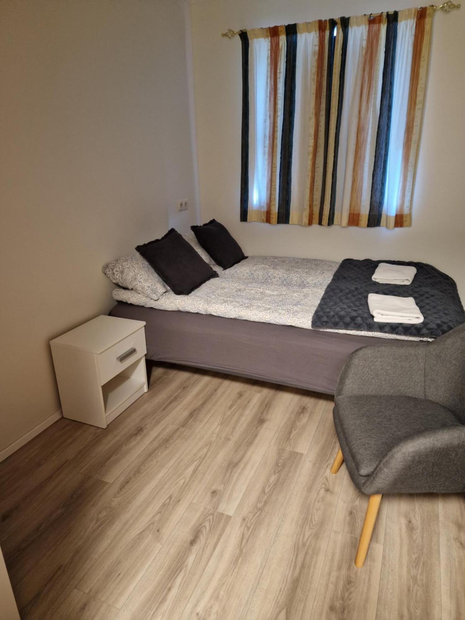 Husid Guesthouse Рейкхолт Екстериор снимка