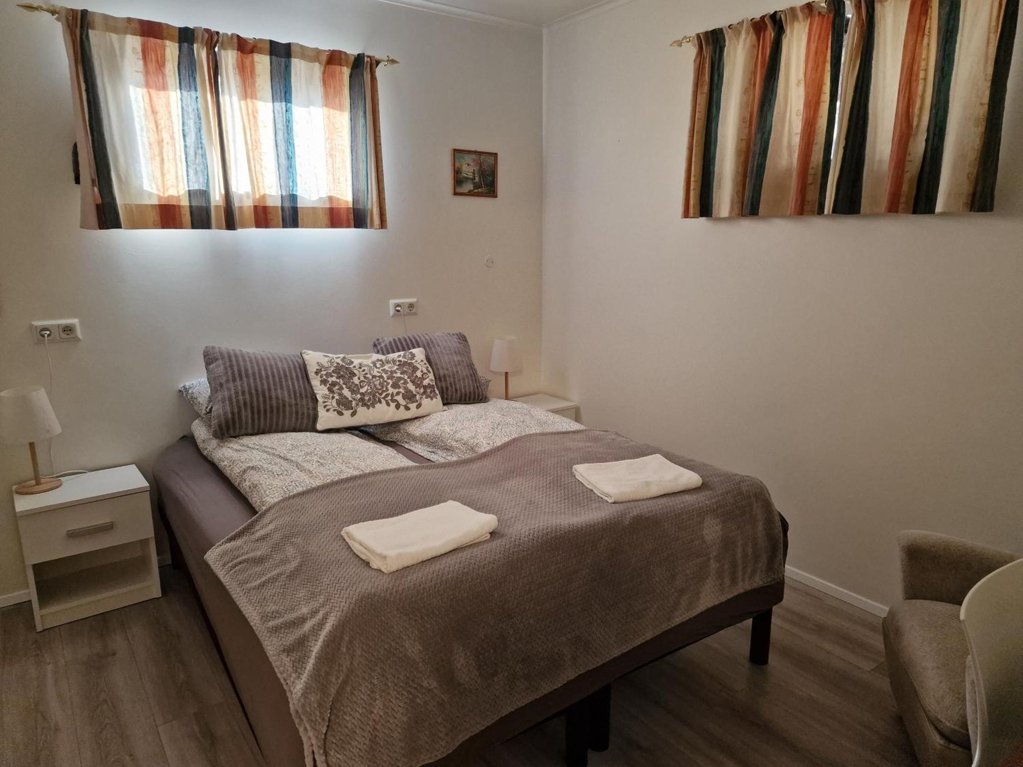 Husid Guesthouse Рейкхолт Екстериор снимка