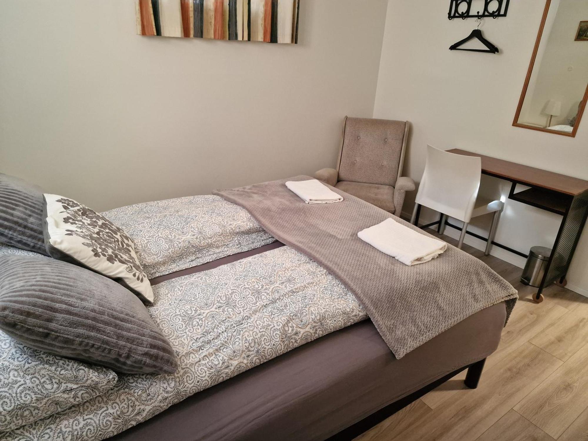 Husid Guesthouse Рейкхолт Екстериор снимка